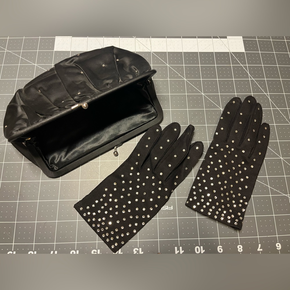 Clutch + matching gloves